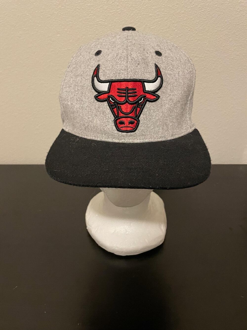 Chicago Bulls Hat Cap Snap Back One Size Gray NBA Basketball Mitchell & Ness